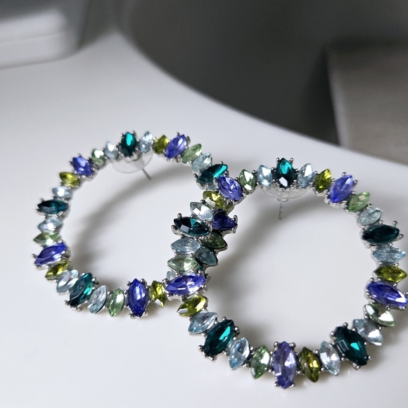Elegant Multicolor Glasd Stones Hoop Earrings - Picture 1 of 16